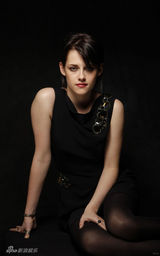 幻灯图集：克里斯汀-斯图尔特穿无袖礼服拍写真