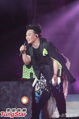 组图：陈奕迅开唱造型似黑山老妖 少说话多唱歌