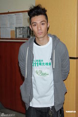 组图：成龙曾志伟等众星出席爱心无国界311烛光晚会 