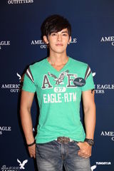 组图：汪东城不介意传绯闻 为母亲买房尽孝心