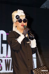 组图：Lady Gaga台湾开唱票价高 黄子佼发布会恶搞