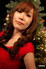 组图：西田惠里奈性感红裙拜年 安慰导演魏德圣