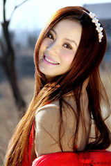 组图：陶红户外写真 冬日阳光下的乖巧小女人