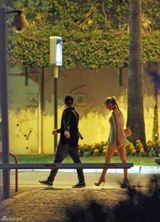 组图：莱昂纳多和布莱克-莱弗利牵手约会秀甜蜜