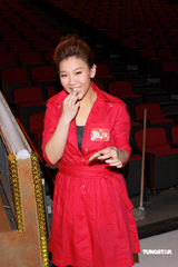 幻灯图：林保怡出演新戏 邓丽欣郑欣宜虚心讨教