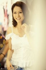 组图：马赫遥曝光百变写真 宜古宜今气质优雅