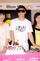 高清组图：陈奕迅笑言自己无心肝 有意看哈林演出