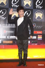 高清组图：音乐金曲奖主持人亮相 吴宗宪携手侯佩岑