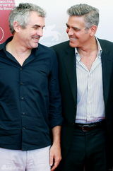 组图：开幕片《地心引力》发布 克鲁尼帅气亮相