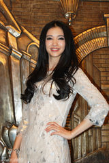 组图：龚蓓苾甜美亮相文联春晚 献唱闽南小曲