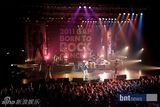 组图：韩国YB乐队等出席拼盘演唱会 众星秀摇滚精神