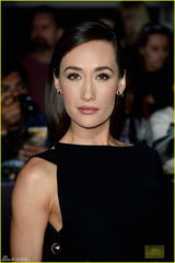 组图：Maggie Q裙装开叉至腰部 秀长腿性感火辣