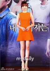 组图：金载沅新剧发布 赵允熙桔色裙性感妩媚