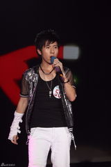 幻灯图：《快男》突围第3场摇滚小子叫板黑面判官