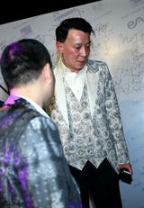 组图：京城某夜店开业 冯小刚孟广美亮相