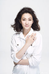 组图：李小冉新写真曝光 黑白纯色演绎知性女神