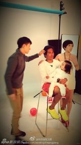 组图：齐秦小24岁娇妻曝光 2岁女儿粉嫩可爱