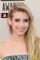 组图：全美奖女星红毯竞艳 麦莉真空Gaga扮女神