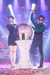 组图：郭富城斑点装亮相 墨镜遮面尽显型男范