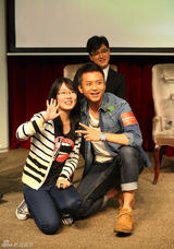 组图：《合伙人》北大交流 三主演兑现5亿激吻