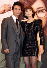 高清图：《逆转的女王》宣传 金南珠年近40性感依旧