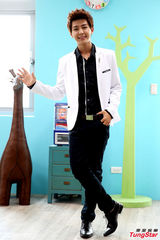 组图：炎亚纶为郭雪芙做心肺复苏 遭粉丝威胁