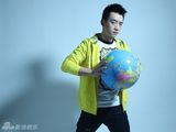 幻灯图：郑恺拍摄环保大片 称爱地球就是爱自己