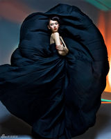 高清组图：戚薇圣诞大片曝光 黑色花朵温暖绽放