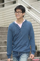 组图：陈晓东装嫩扮大学生 笑成偏爱宅男女神