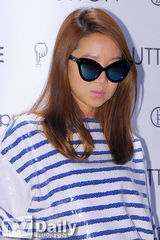 组图：T-ara孝敏智妍与孔孝真等看秀显个性