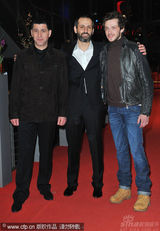 幻灯：电影节主席捧场《如何结束这个夏天》首映