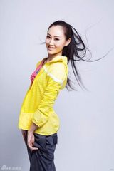 高清图：林鹏化身拳击女郎 百变造型展多面美