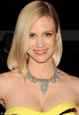 组图：詹纽瑞-琼斯盛装亮相 抹胸礼服勾勒身材