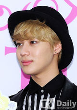 组图：SHINee帅气出席新香水发布会