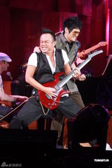 组图：曹格个唱力证与侧田兄弟情 刘德华低调助阵