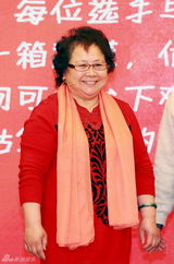 组图：杨玏不介意姐弟恋 演戏获杨立新指导