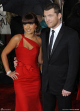 高清图：《阿凡达》主演山姆沃辛顿携红衣女伴亮相