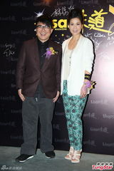 组图：林保怡出席活动曝邓萃雯演戏压力大