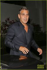 组图：乔治克鲁尼西装笔挺与女友共进晚餐