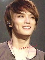 组图：金在中日本演唱会第二场 玩偶塞胸搞怪