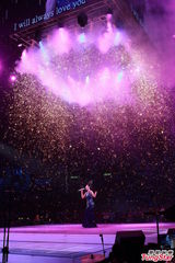 组图：叶倩文一家三口合唱 林青霞素颜到场欣赏