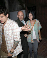 组图：凯蒂和梅耶和好如初 被目击一同就餐