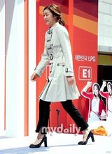 组图：韩花样滑冰公主金妍儿会粉丝展笑颜