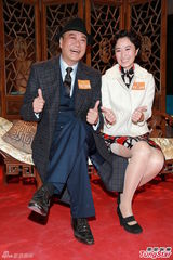 组图：欧阳震华健康复工 笑言欲请貌美男看护