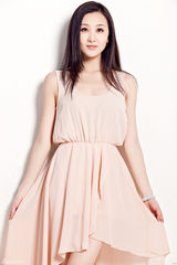 组图：杜菲菲钱璇华丽变身 飘逸长裙清丽脱俗