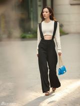 组图：韩雪清新街拍写真 妙曼身姿显优雅气质