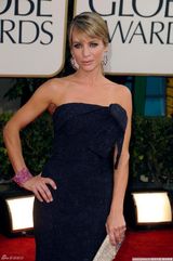 高清图：杰斯-琳吉斯硕大彩色钻石耳环引人注目