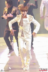 组图：东方神起开唱 劲歌热舞粉丝high不停