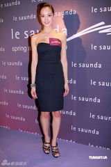 幻灯图：李彩华泰国买楼  Jessica C等名模走秀