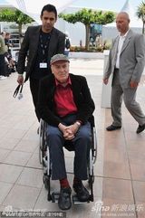 高清组图：戛纳终身成就奖得主贝托鲁奇坐轮椅亮相